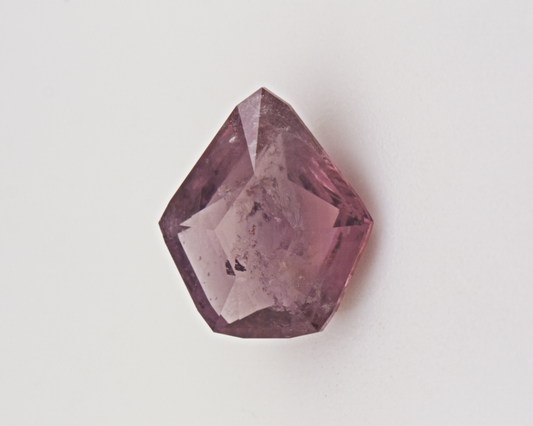 1.00 carats natural Sapphire - shield shape