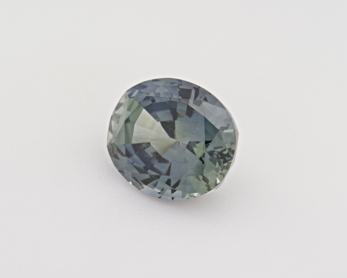 1.05 carats natural Sapphire - oval shape