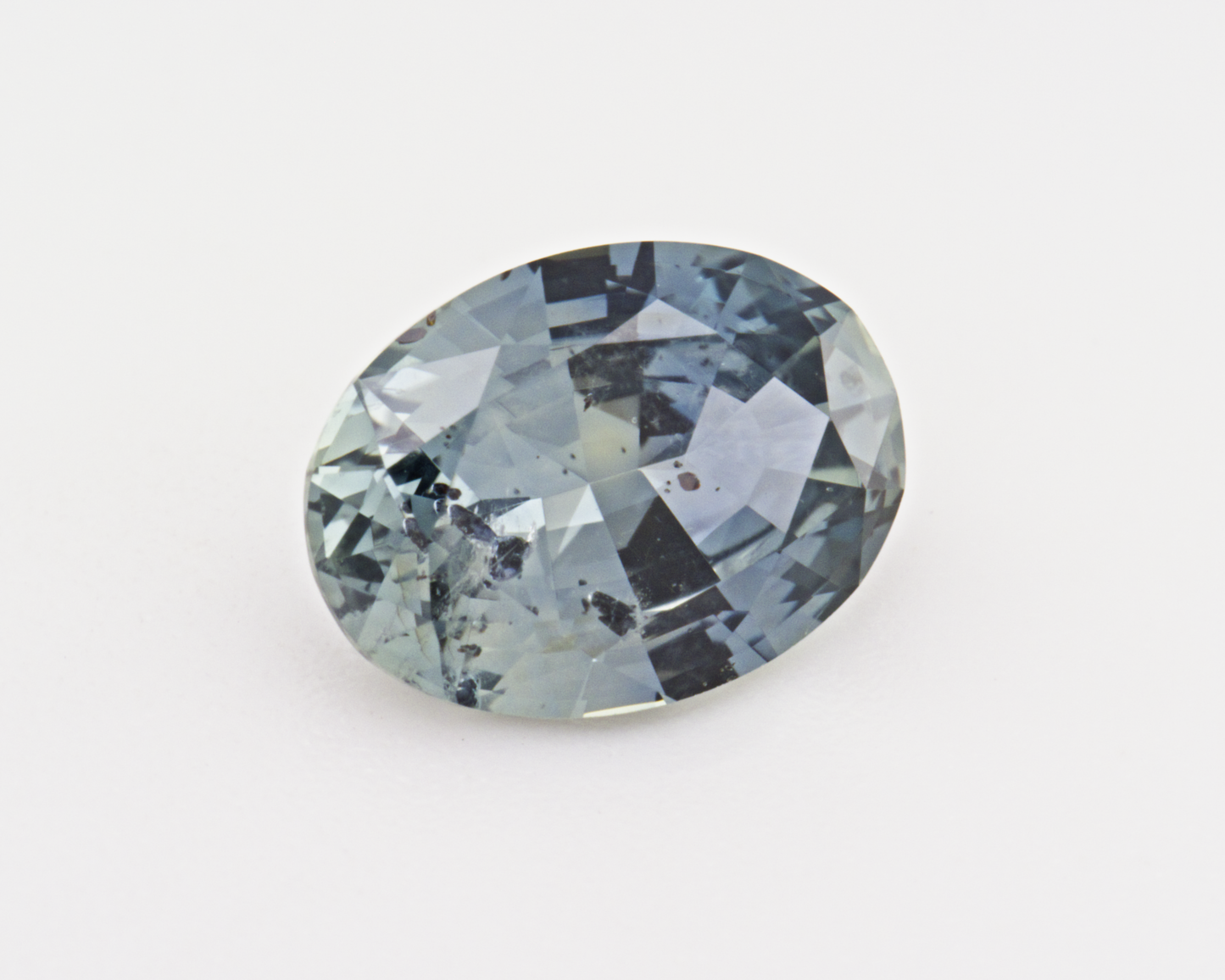 1.37 carats natural Sapphire - oval shape