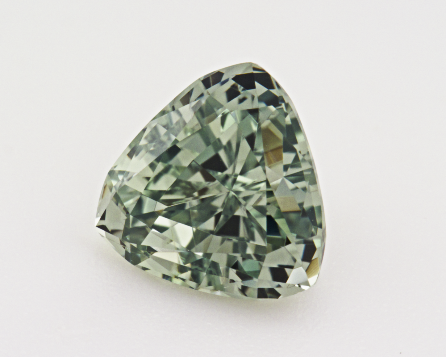 1.53 carats natural green Montana Sapphire - trillion shape