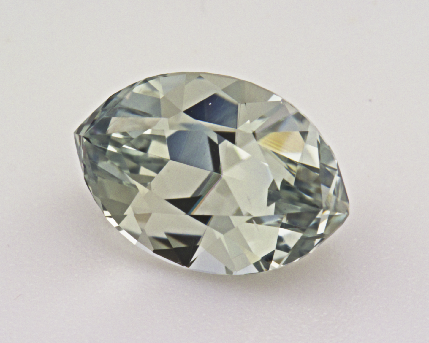 1.87 carats natural green Montana Sapphire - marquise shape