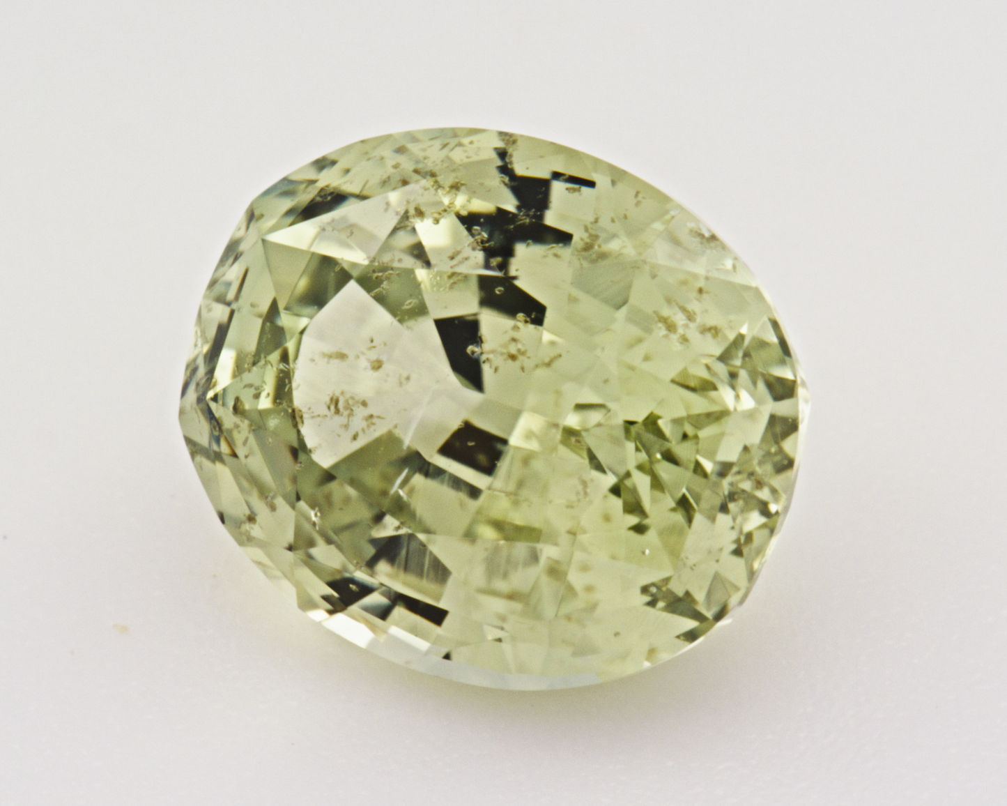 2.58 carats natural yellow/green Montana Sapphire - oval shape