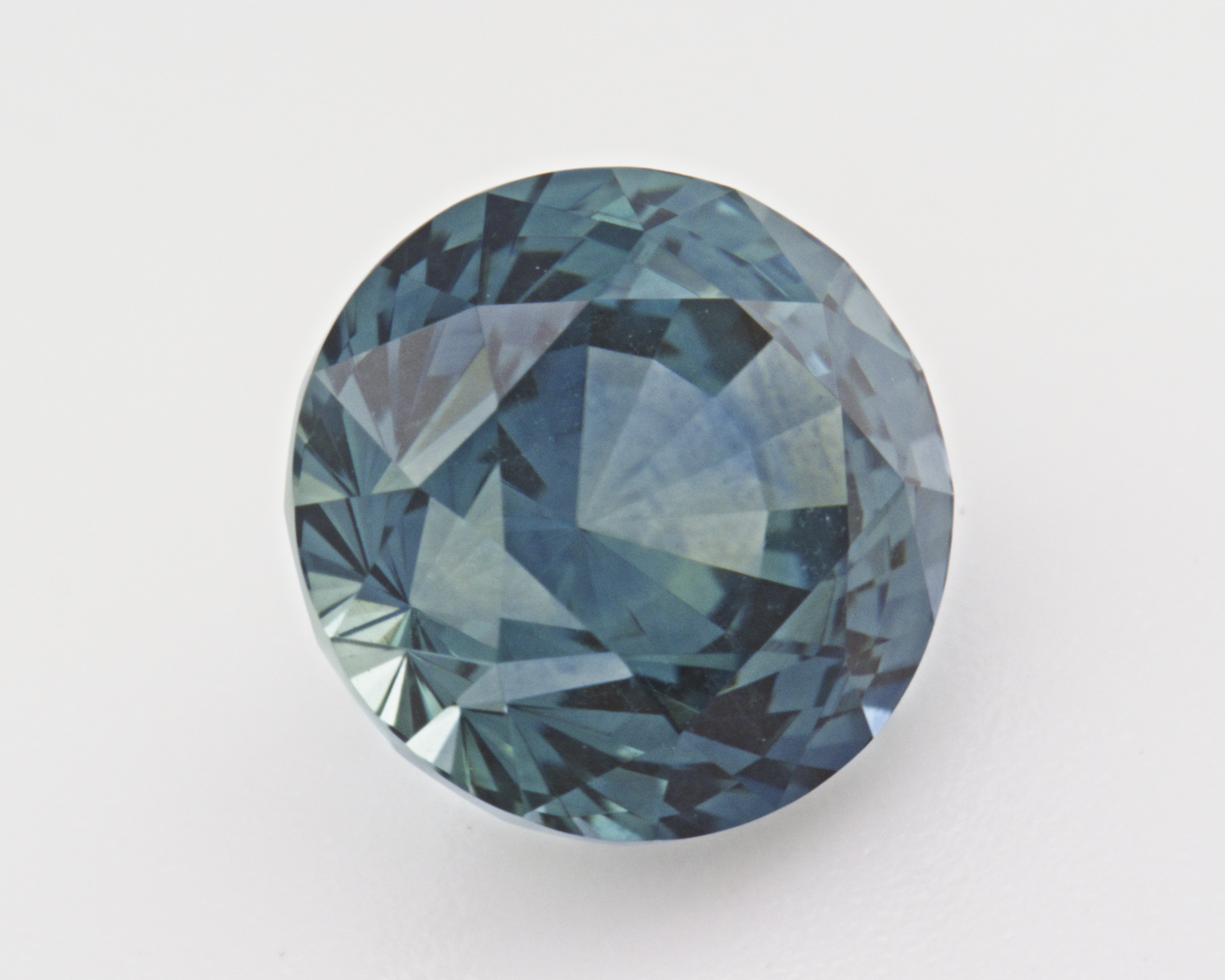2.83 carats heat-treated teal Montana Sapphire - round shape
