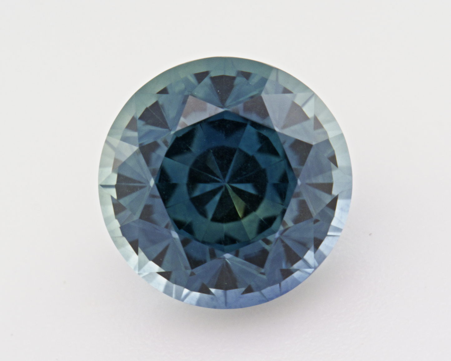 2.83 carats heat-treated teal Montana Sapphire - round shape