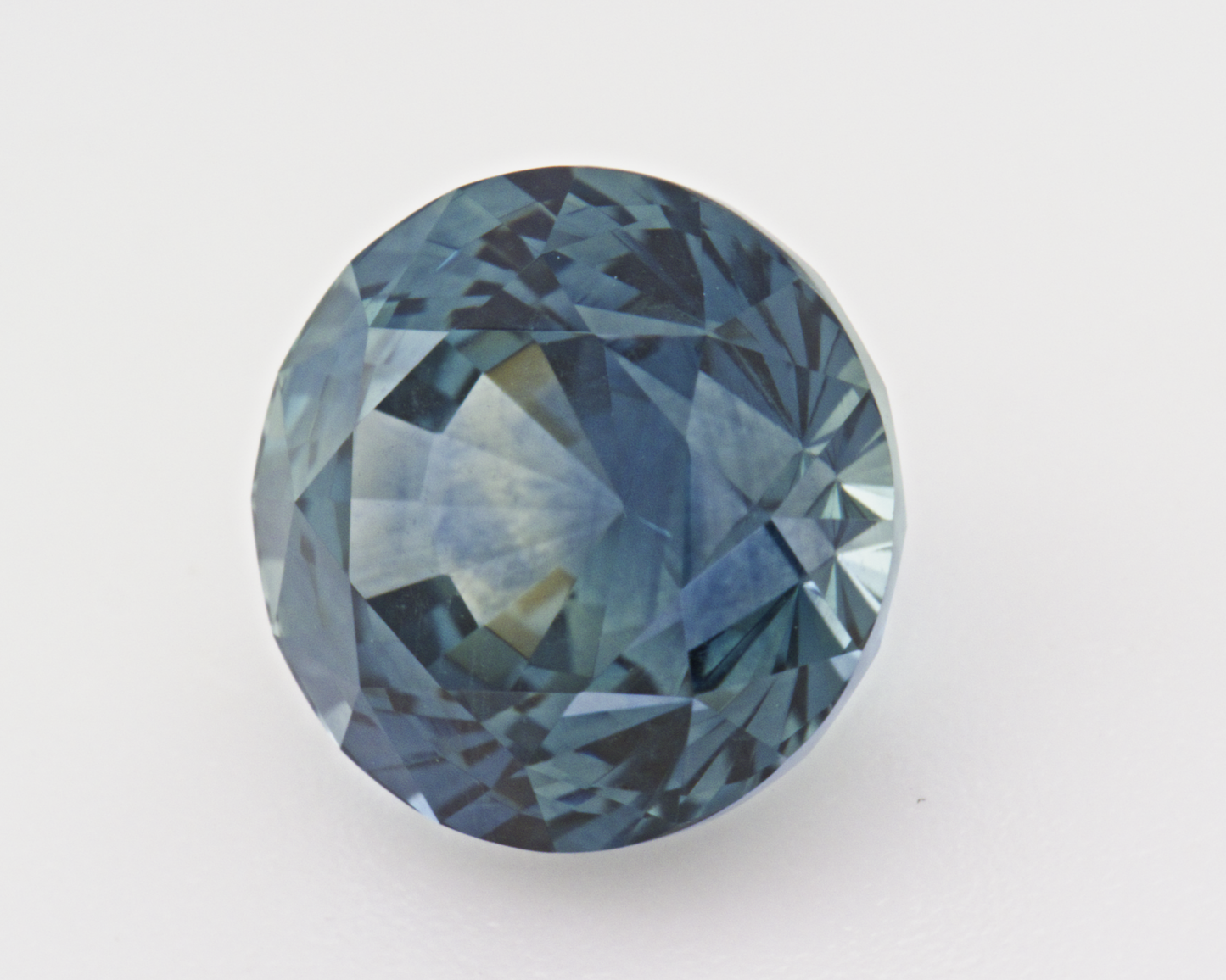 2.83 carats heat-treated teal Montana Sapphire - round shape
